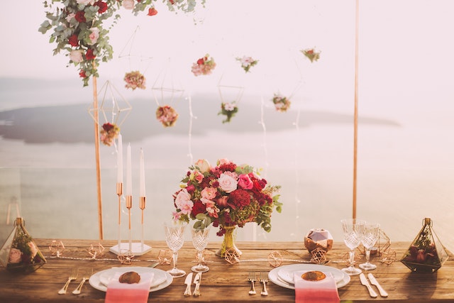 Pink and red roses on and near the wedding table 