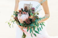 https://www.zola.com/expert-advice/decor-inspiration/flowers/a-seasonal-guide-to-wedding-flowers